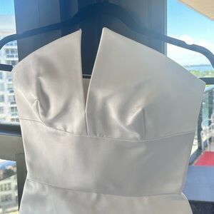 Elegant White Strapless Mini Dress